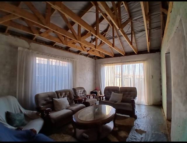 3 BEDROOM HOUSE FOR SALE IN LAKESIDE